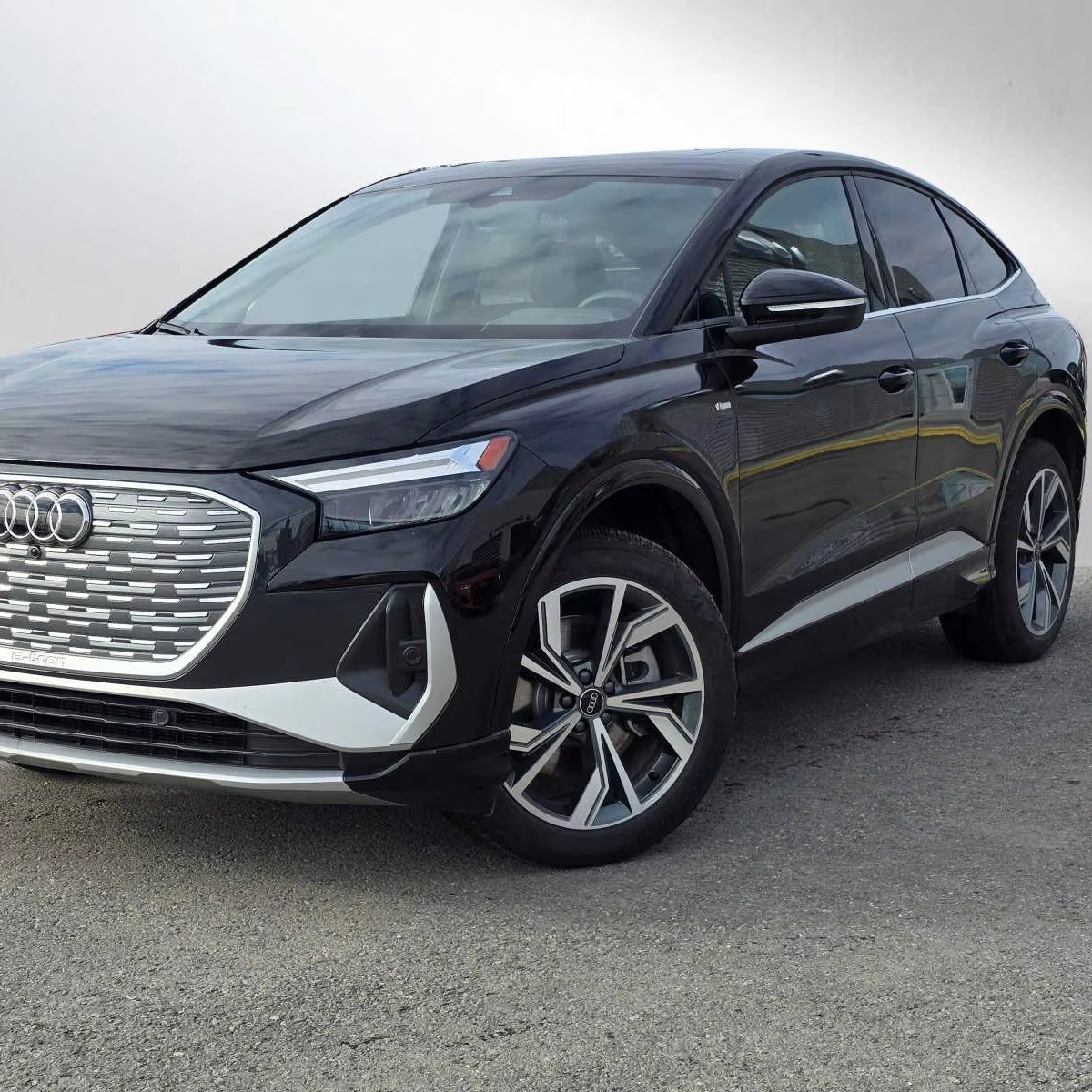 2022 2023 Used AudiQ4 E-tron Premiums Plus40 TFSI Electrics Automatic RWD with Navigation System &Parking Sensor